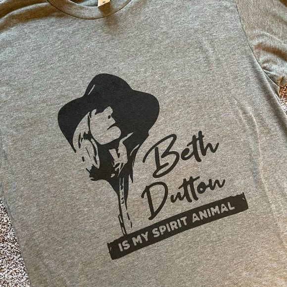 NWT Yellowstone Beth Dutton Tee Size Medium - Picture 3 of 9